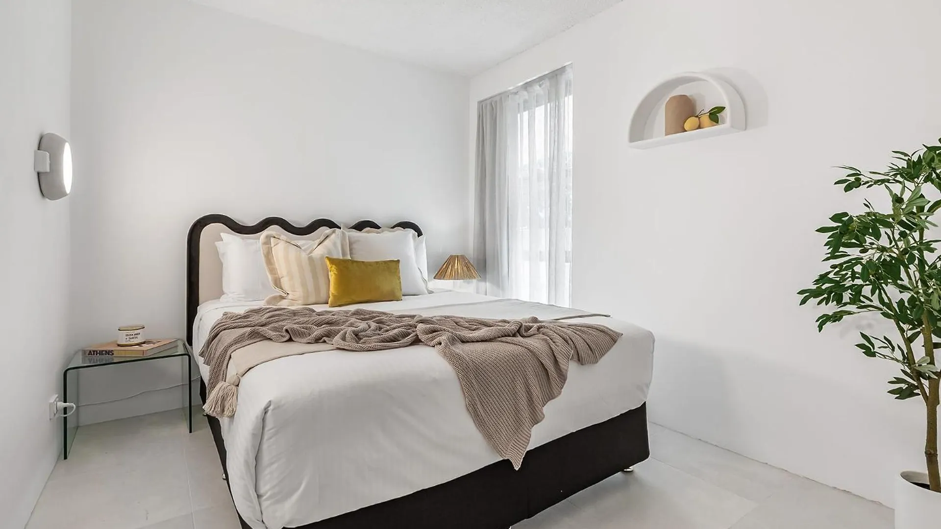 Amalfi On Alex: Seaside 2 Bedroom Retreat Alexandra Headland Apartment